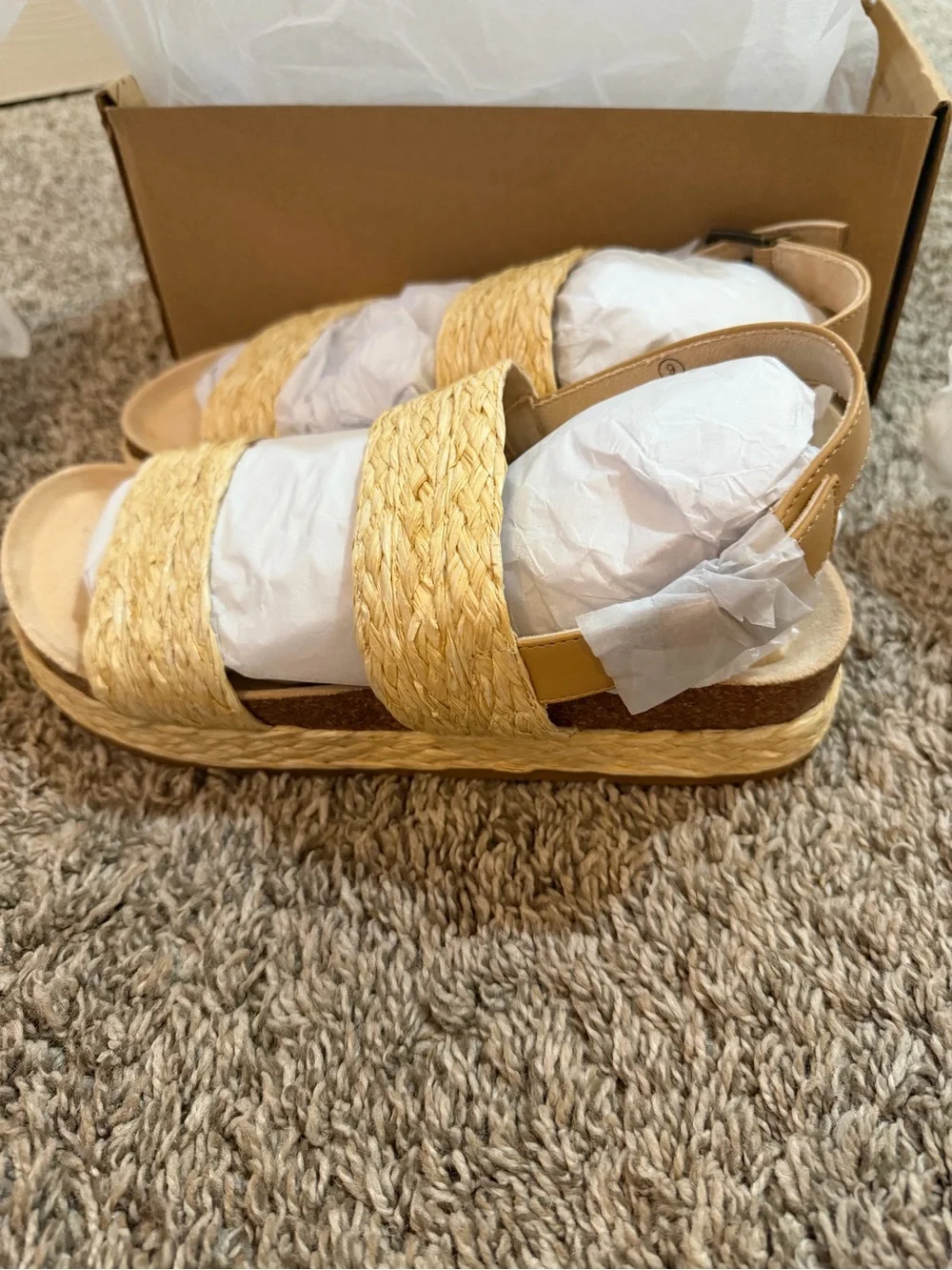 New in Box Women’s Espadrille Platform Sandals in Natural Straw
